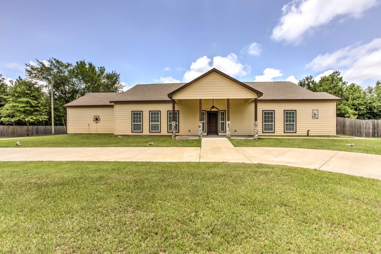 Texas Vacation Rental With Fireplace, Near Lakes Marshall Exterior photo