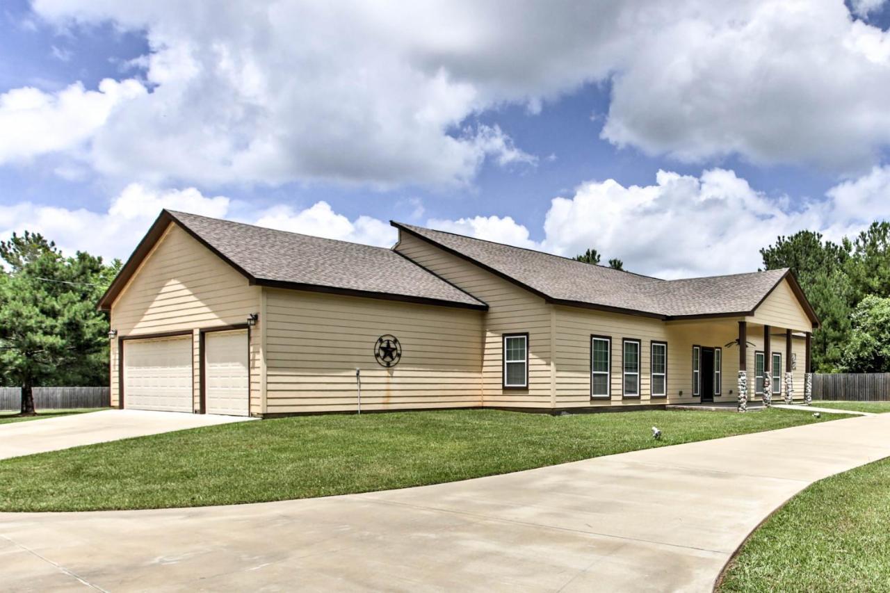 Texas Vacation Rental With Fireplace, Near Lakes Marshall Exterior photo